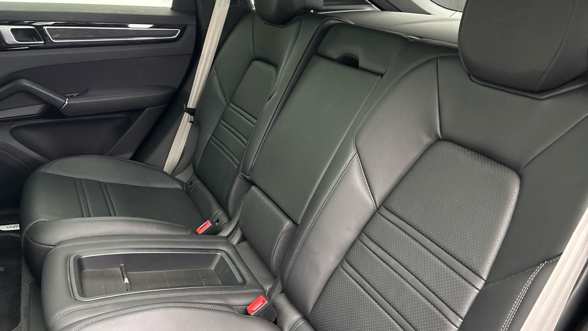 Porsche Cayenne Image 8