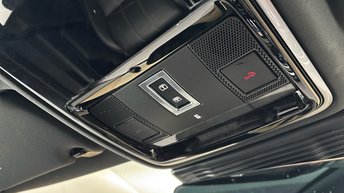 Land Rover Range Rover Velar Image 30