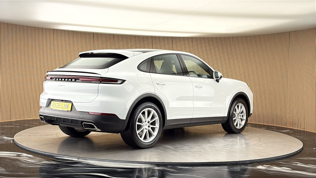 Porsche Cayenne Image 21