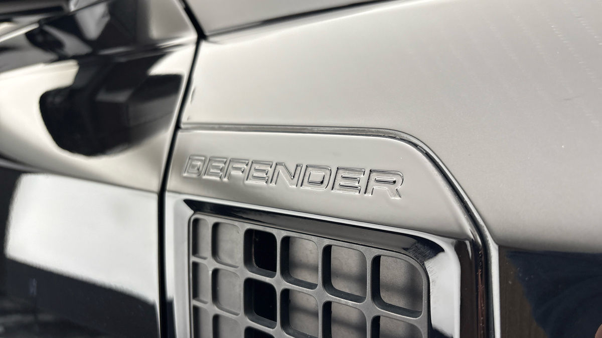 Land Rover Defender 110 Image 37