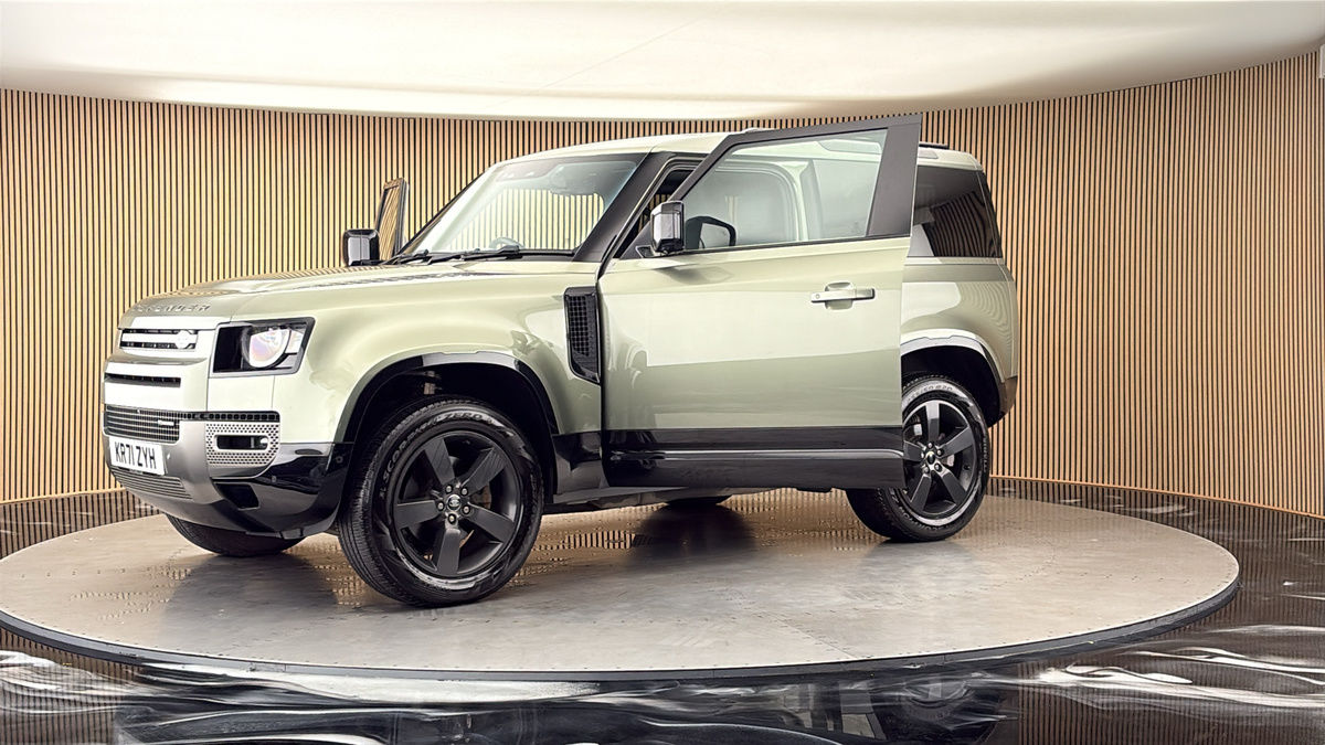 More views of Land Rover Defender 90