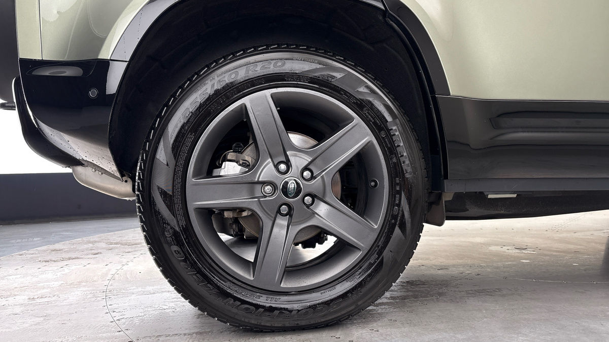 Land Rover Defender 110 Image 10