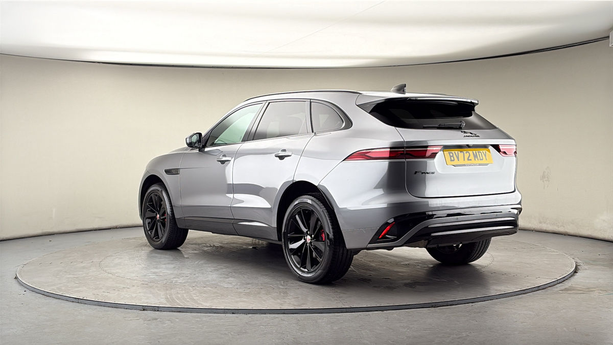 Jaguar F-PACE Image 2