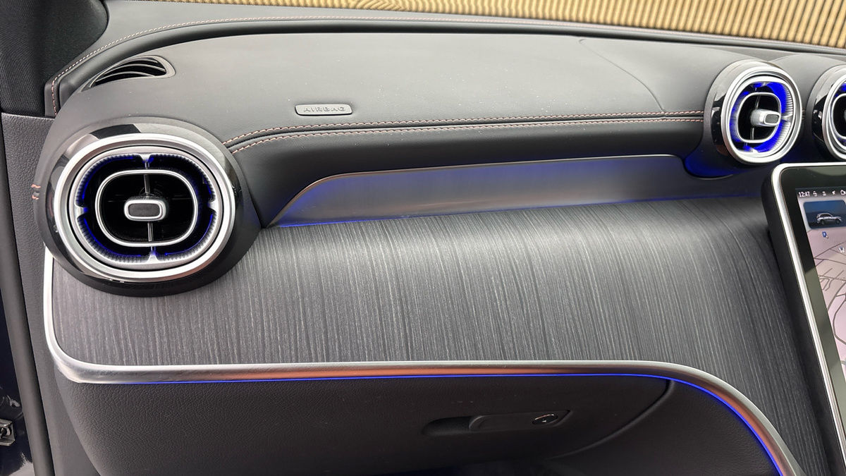 Mercedes-Benz GLC Image 26