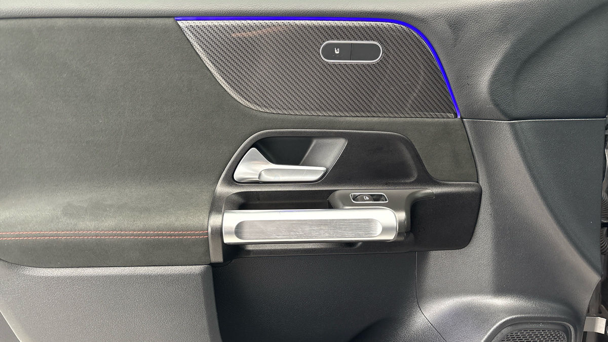 Mercedes-Benz GLB Image 19