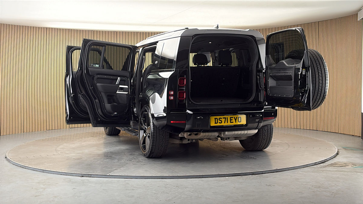 More views of Land Rover Defender 110