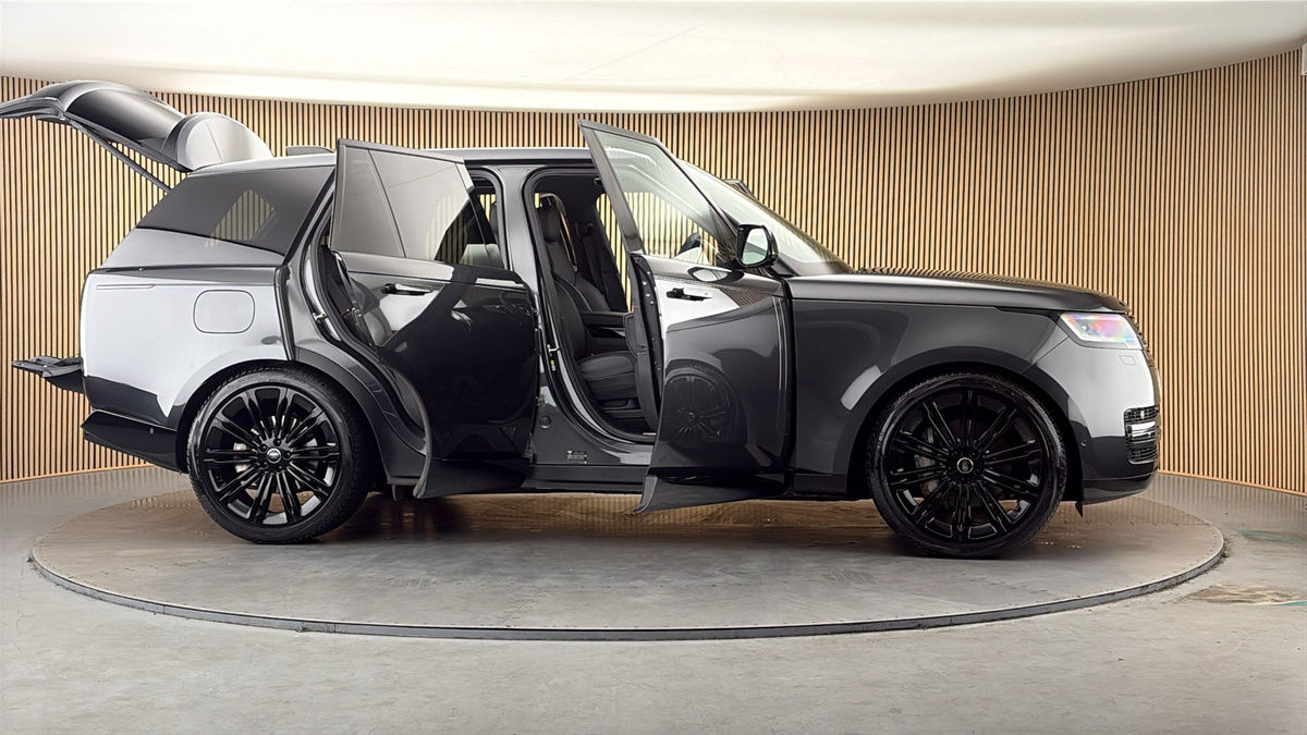 More views of Land Rover Range Rover