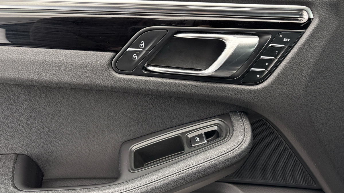 Porsche Macan Image 19