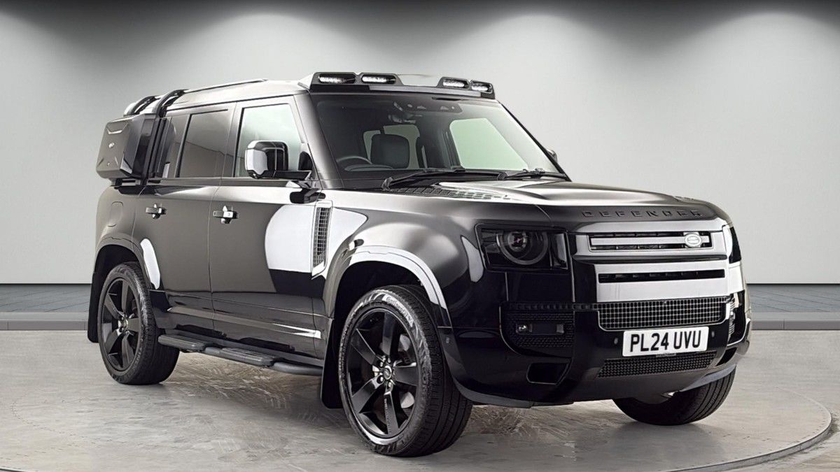 Land Rover Defender 110 Sticky Header Image