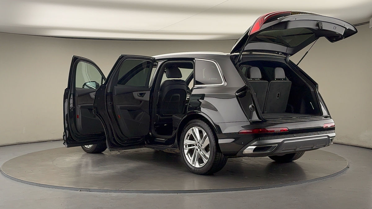 More views of Audi Q7