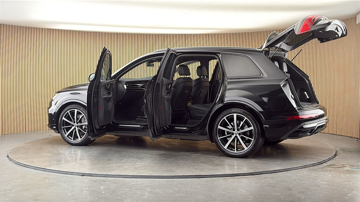 More views of Audi Q7