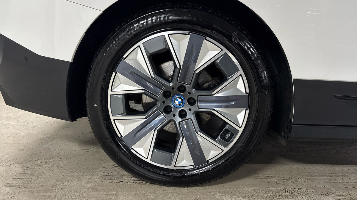 BMW iX Image 10