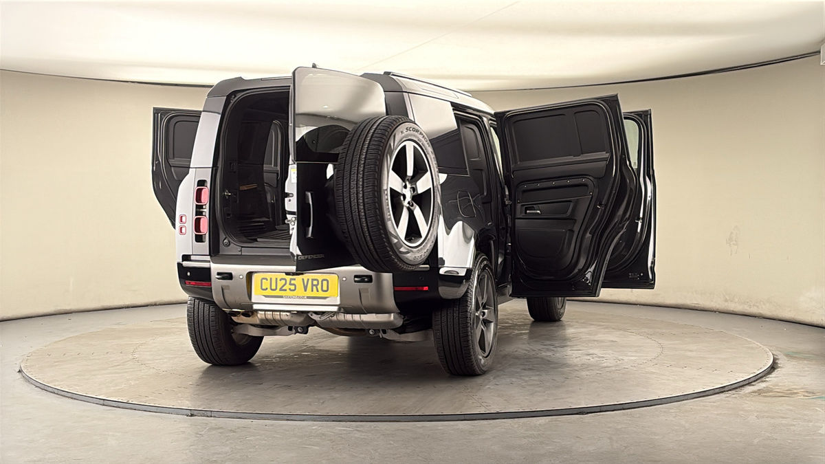 More views of Land Rover Defender 110