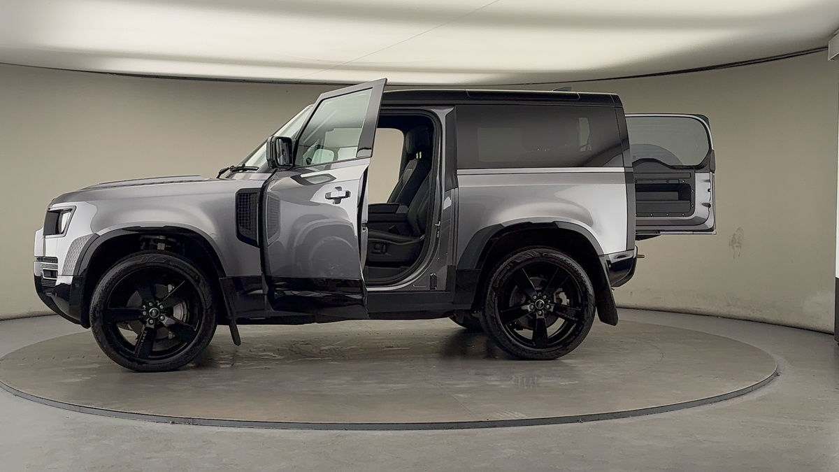 More views of Land Rover Defender 90