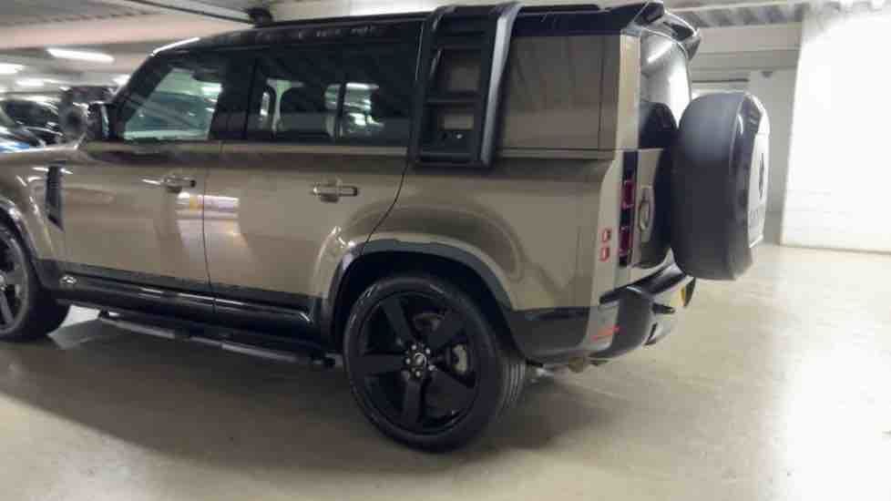 More views of Land Rover Defender 110