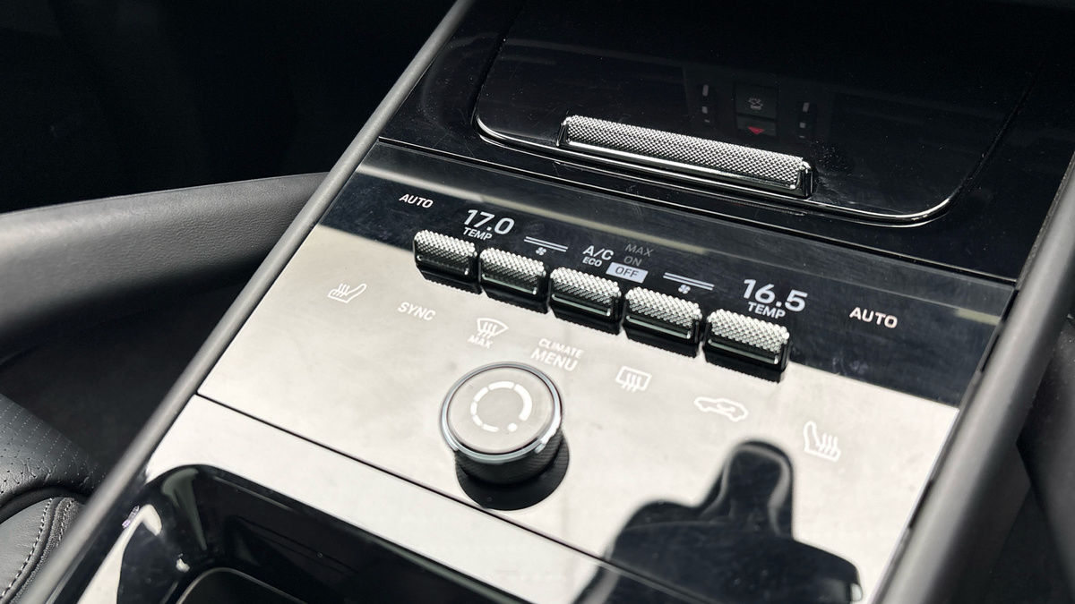 Porsche Cayenne Image 26