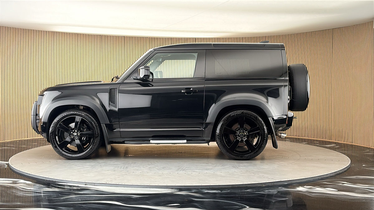 Land Rover Defender 90 Image 15