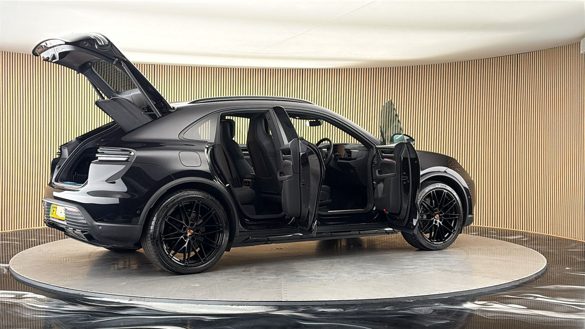 More views of Porsche Macan