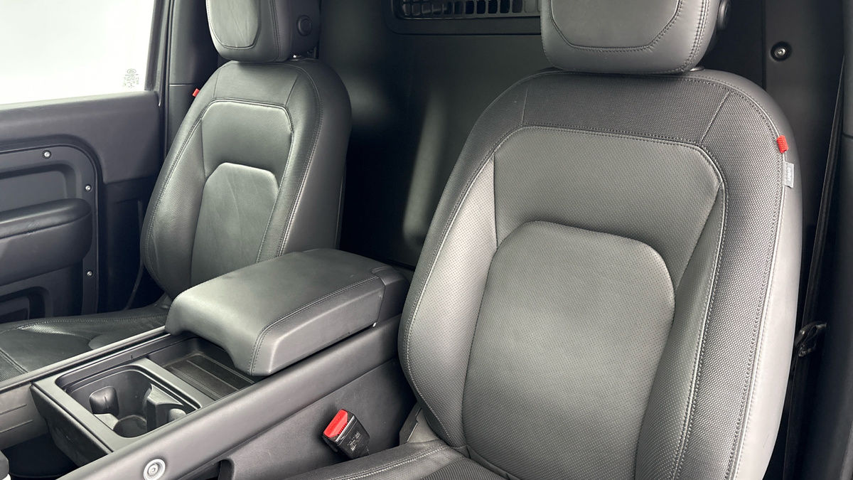 Land Rover Defender 90 Image 7