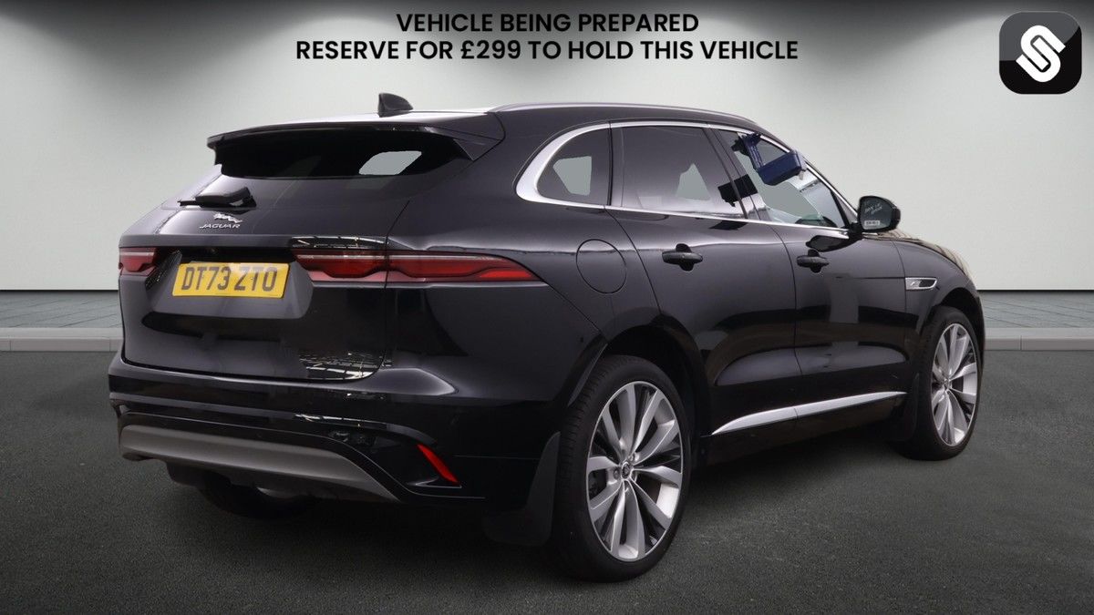 Jaguar F-PACE Image 4
