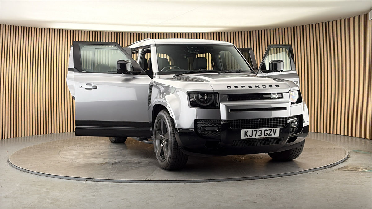 More views of Land Rover Defender 110