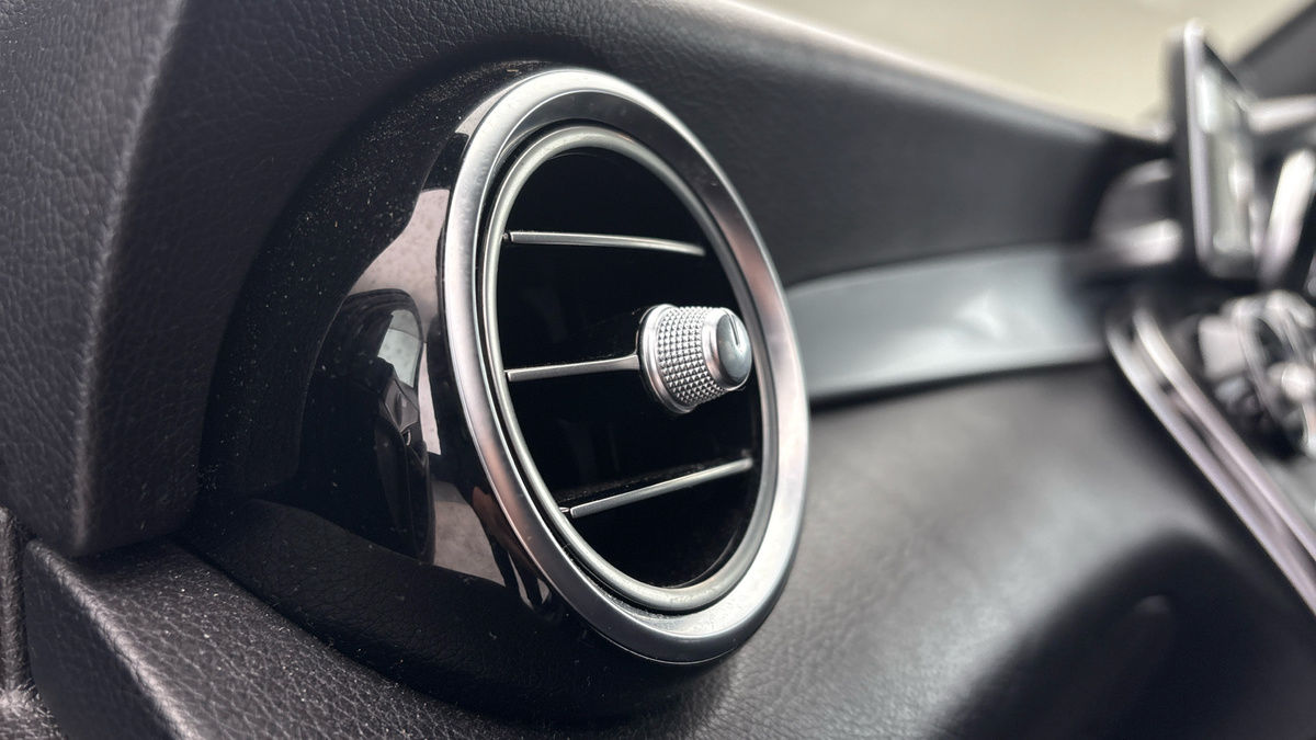 Mercedes-Benz GLC Image 6