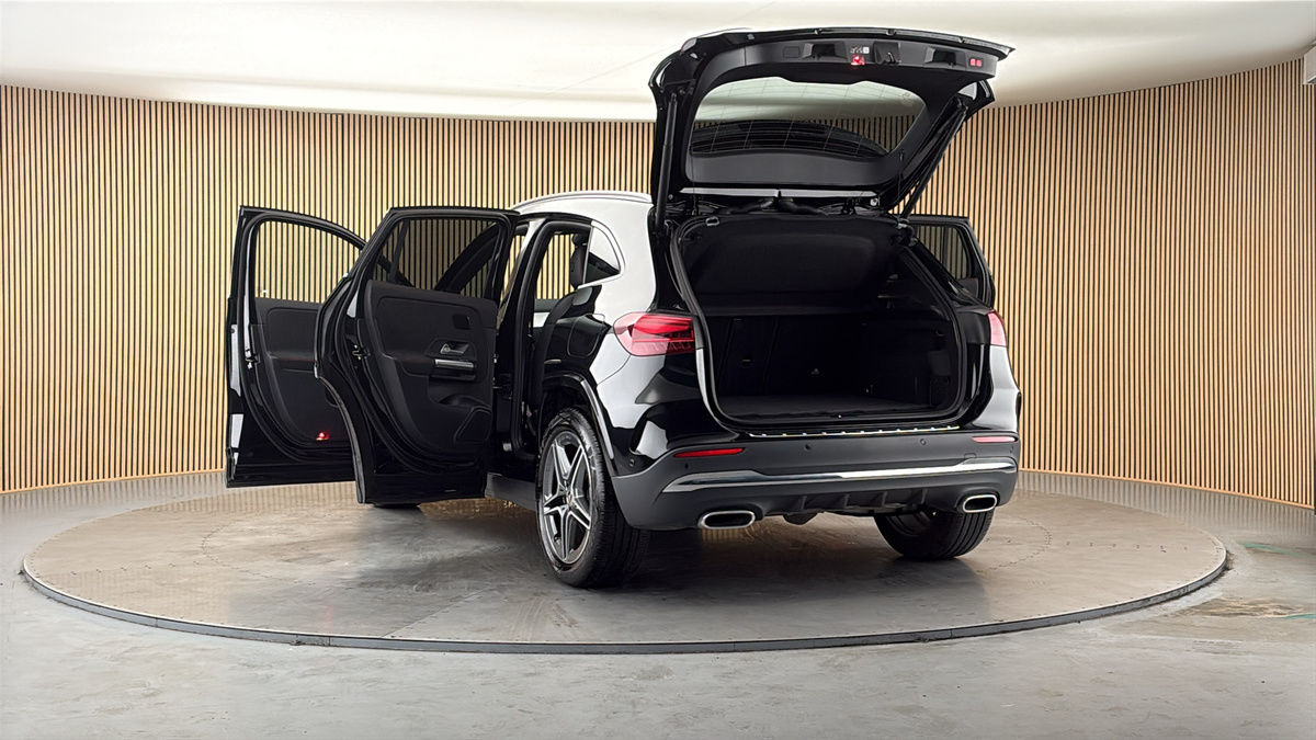 More views of Mercedes-Benz GLA