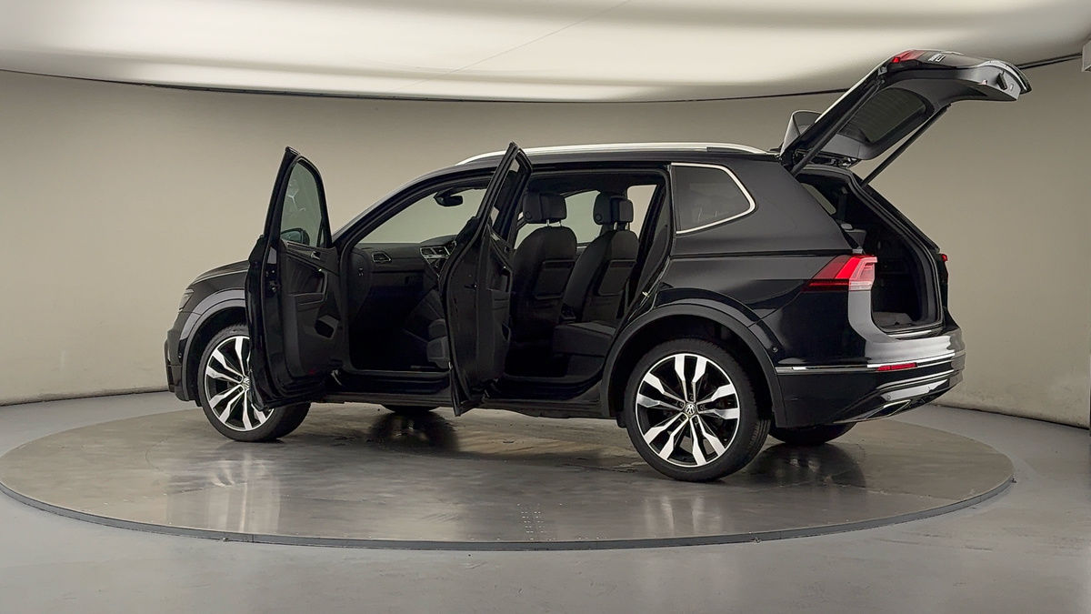 More views of Volkswagen Tiguan Allspace