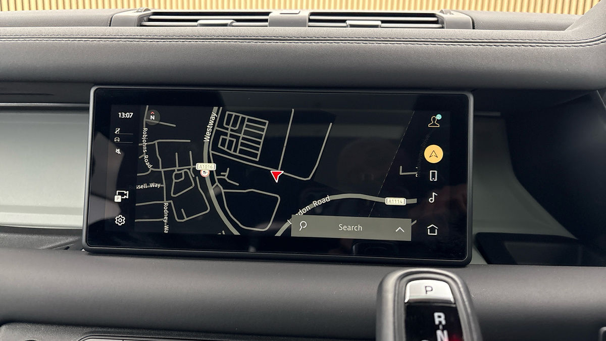 Land Rover Defender 110 Image 17