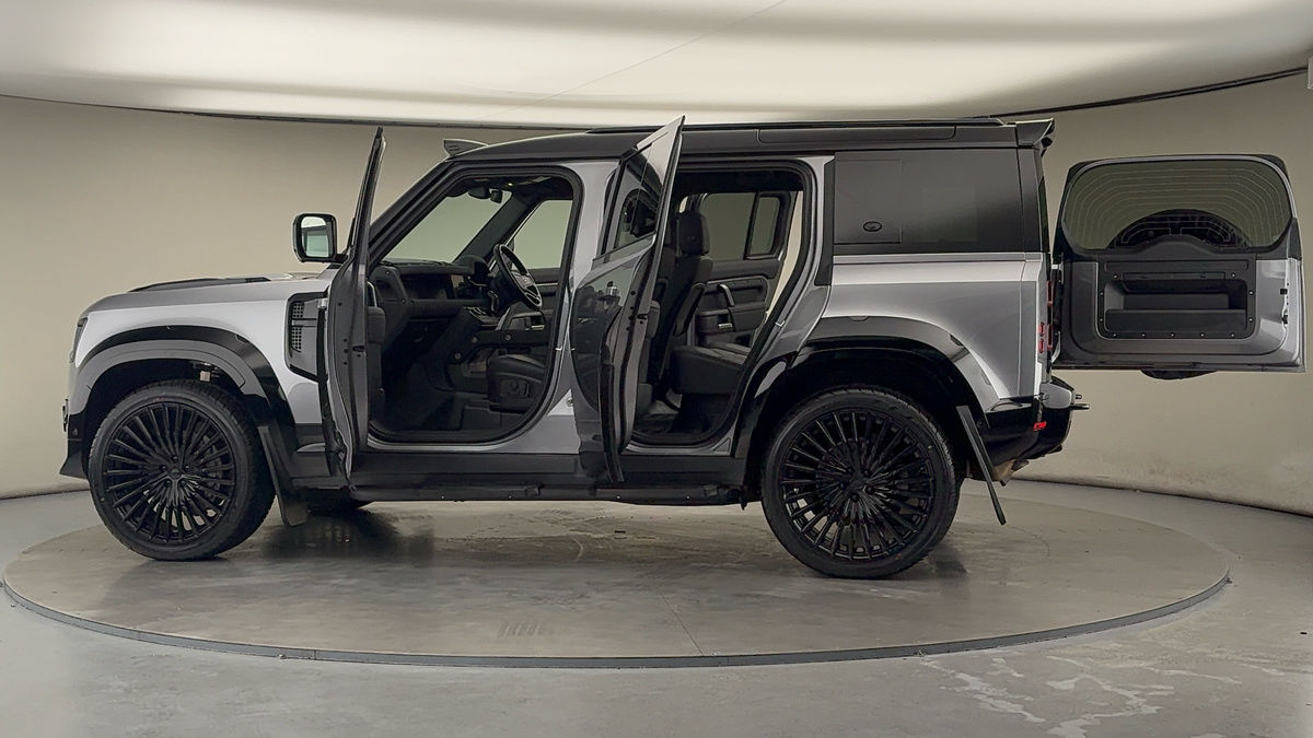 More views of Land Rover Defender 110