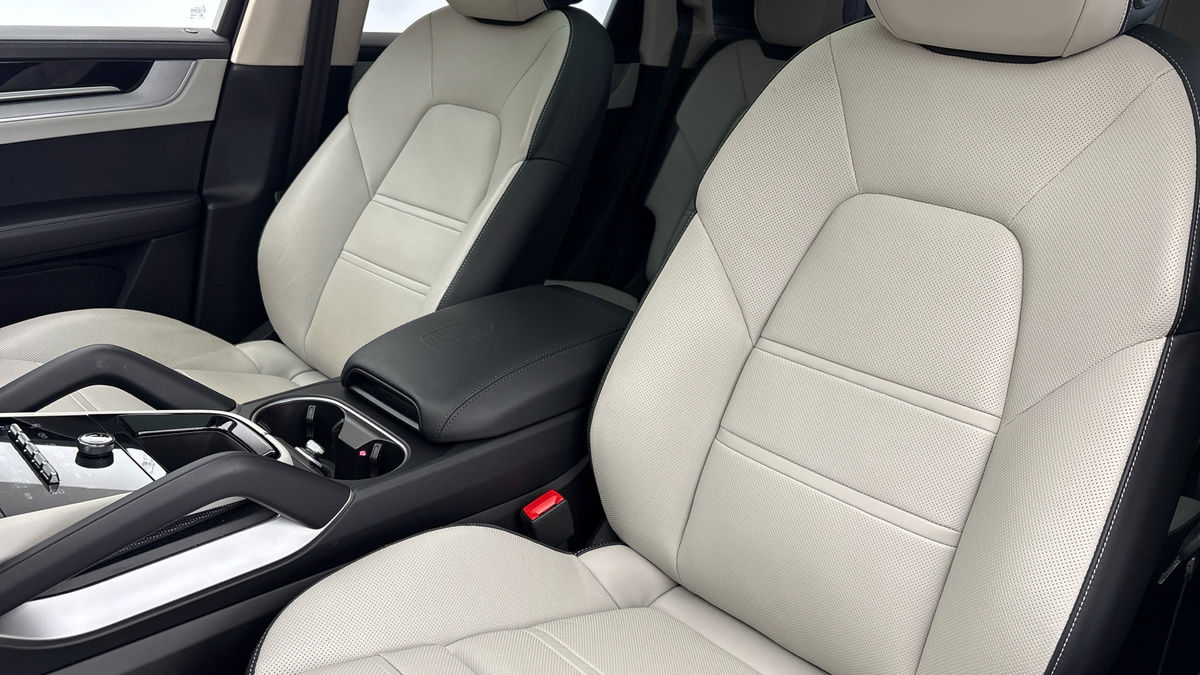 Porsche Cayenne Image 7
