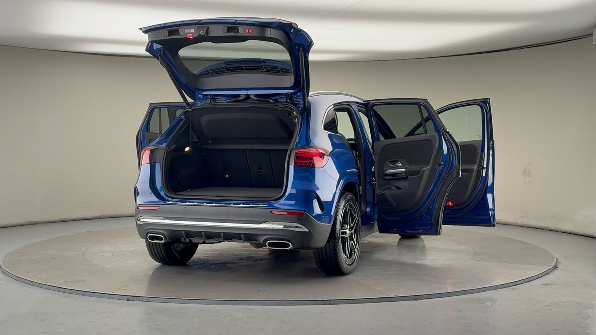 More views of Mercedes-Benz GLA