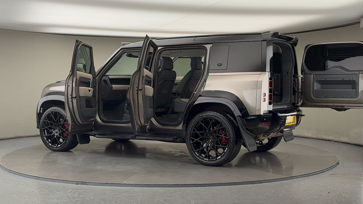 More views of Land Rover Defender 110