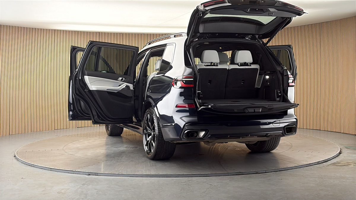 More views of BMW X7