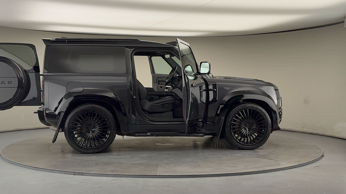 More views of Land Rover Defender 90