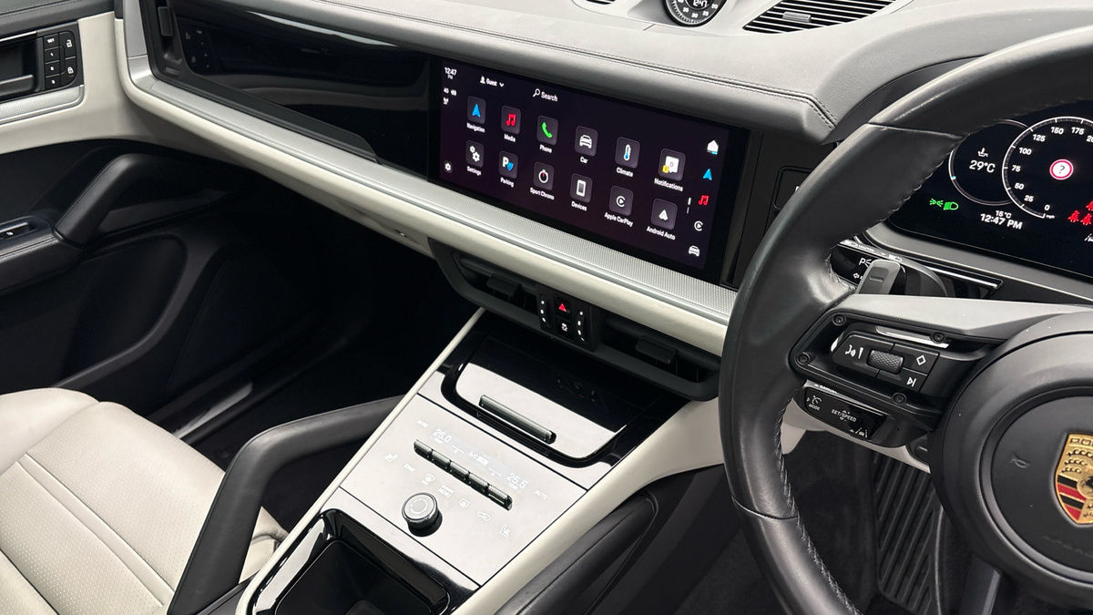 Porsche Cayenne Image 18