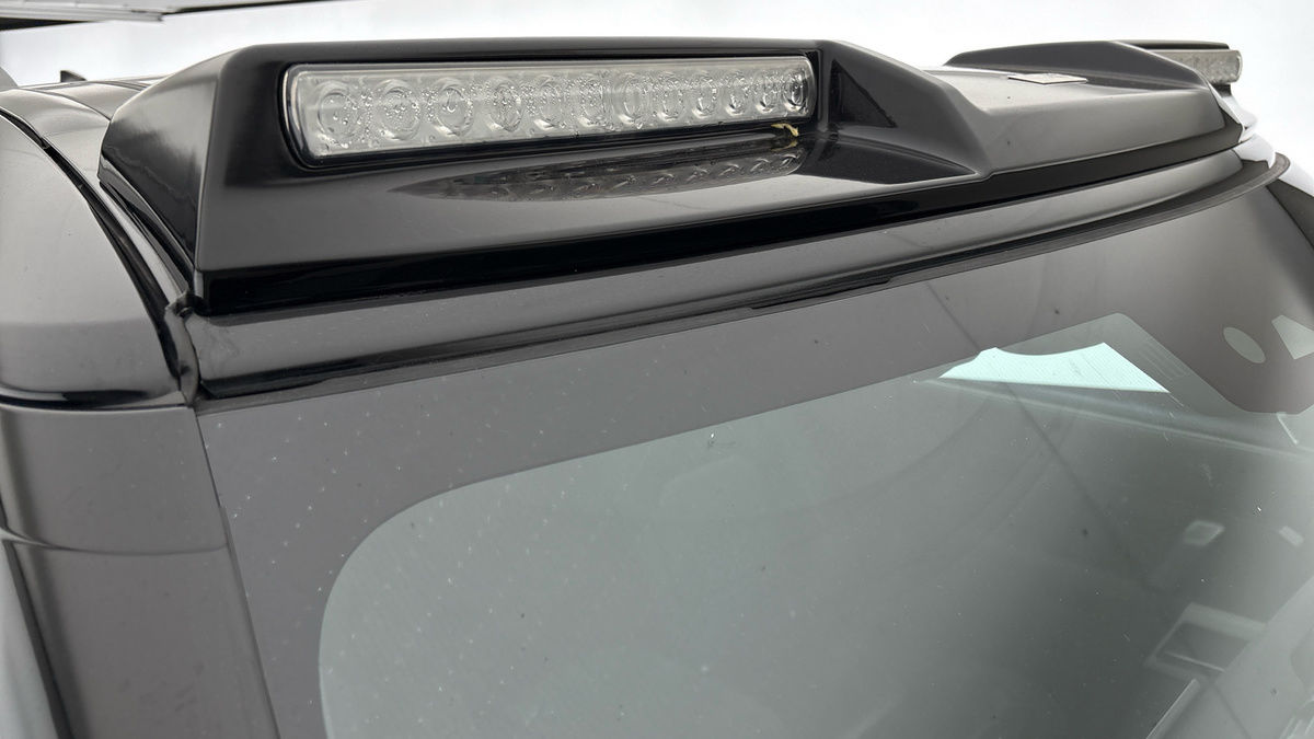 Land Rover Defender 110 Image 29