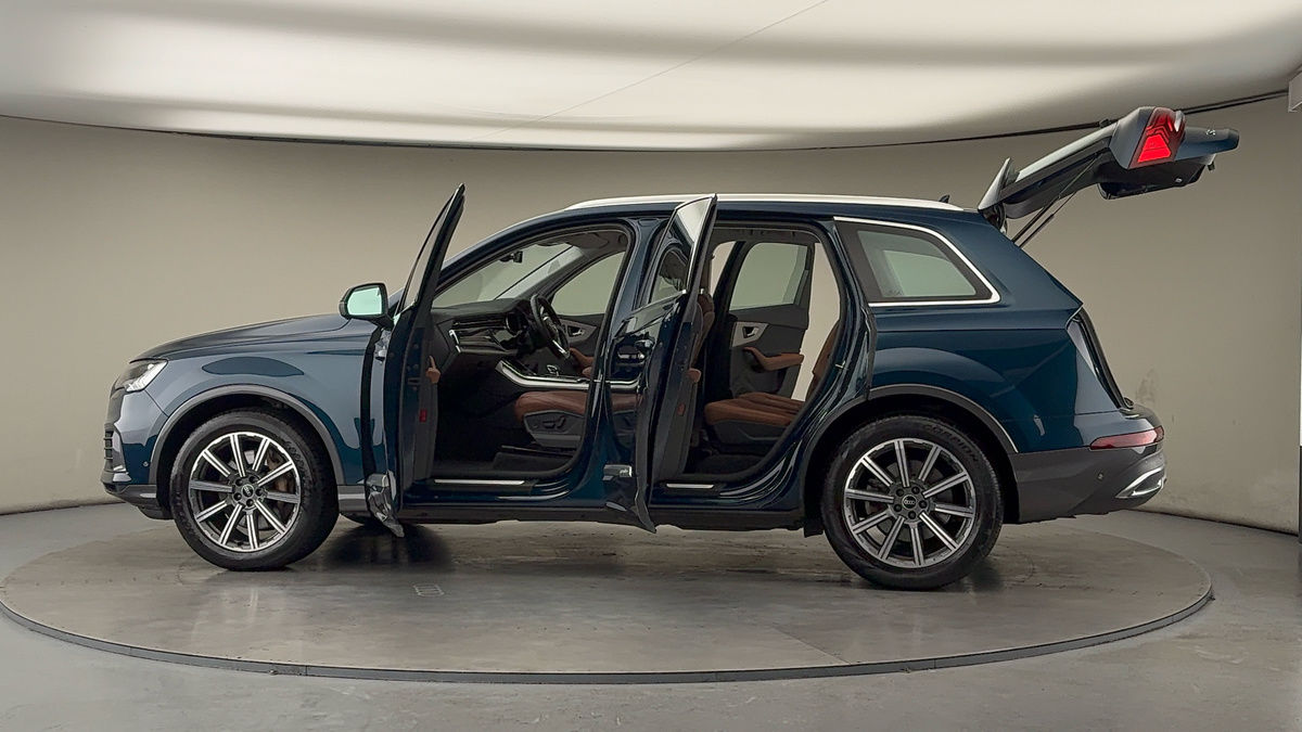 More views of Audi Q7