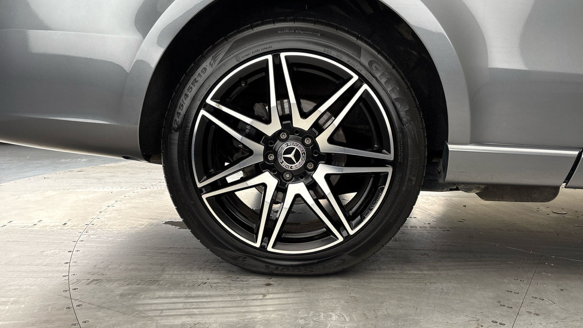 Mercedes-Benz V Class Image 10