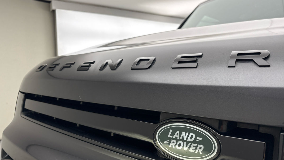 Land Rover Defender 90 Image 24