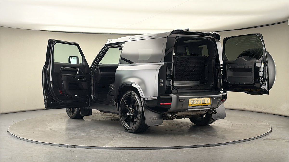 Land Rover Defender 90 Image 23