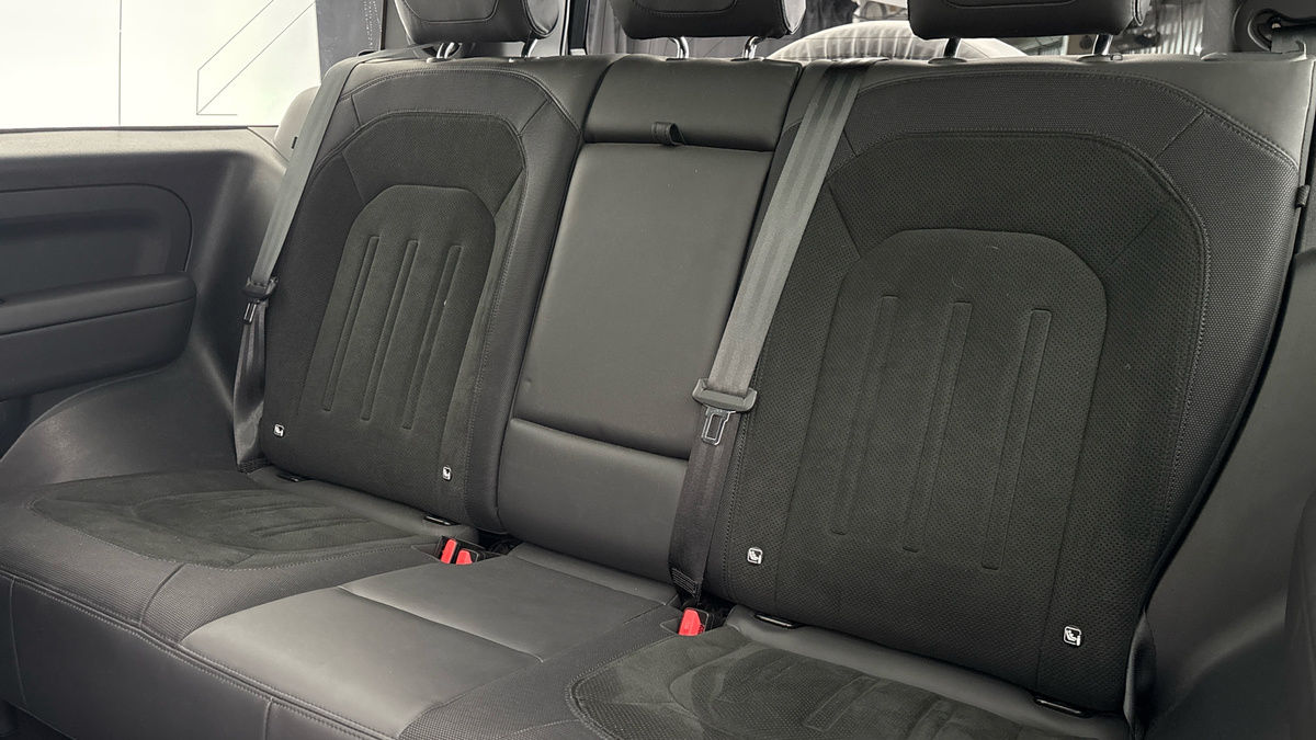 Land Rover Defender 90 Image 8
