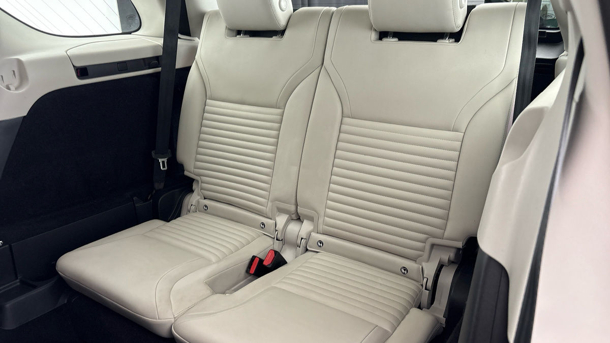 Land Rover Discovery Image 6