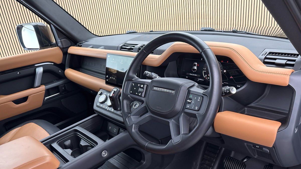 Land Rover Defender 110 Image 5