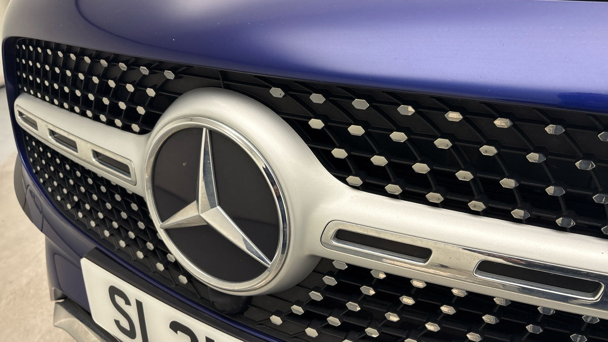 Mercedes-Benz GLB Image 24