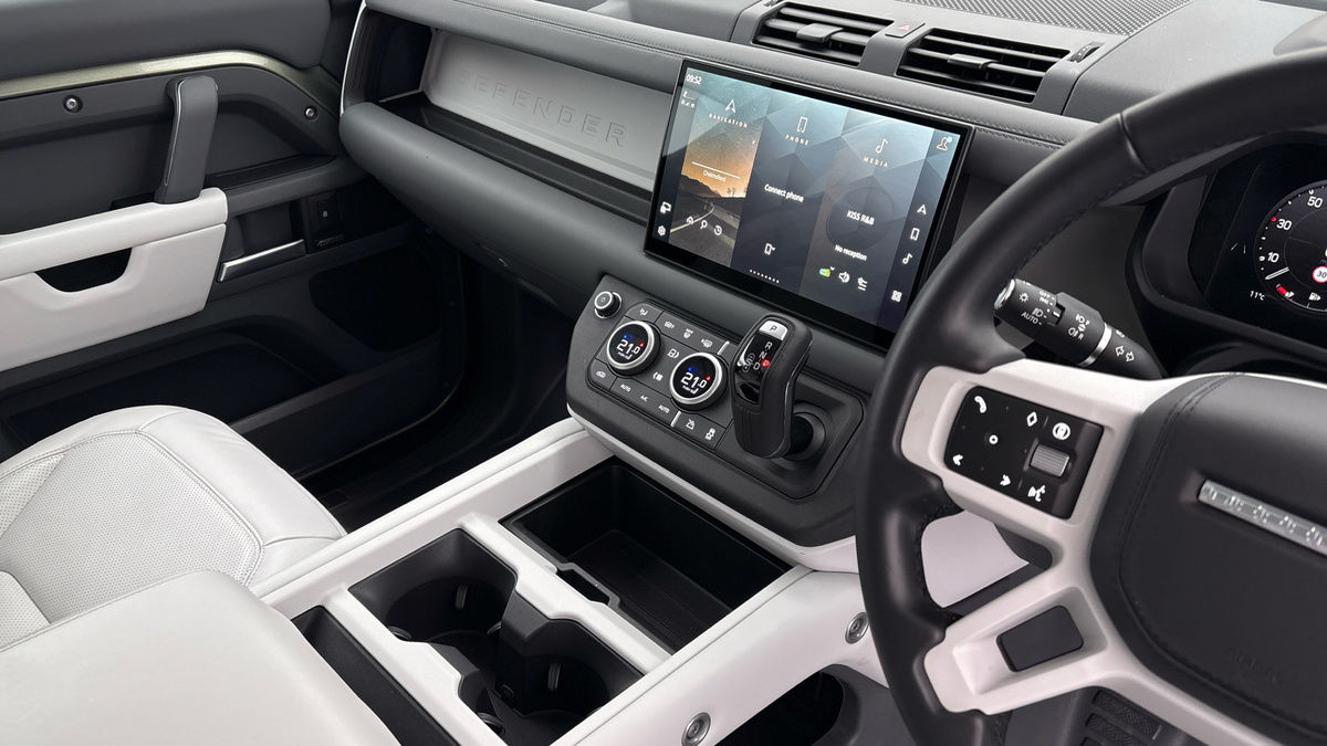 Land Rover Defender 90 Image 18