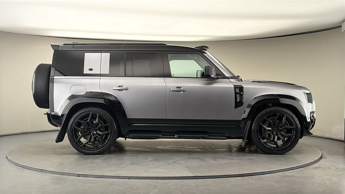 Land Rover Defender 110 Urban Image 16