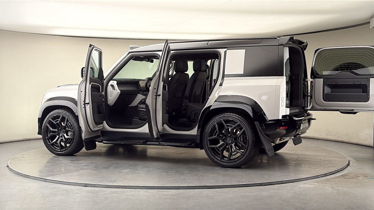 More views of Land Rover Defender 110