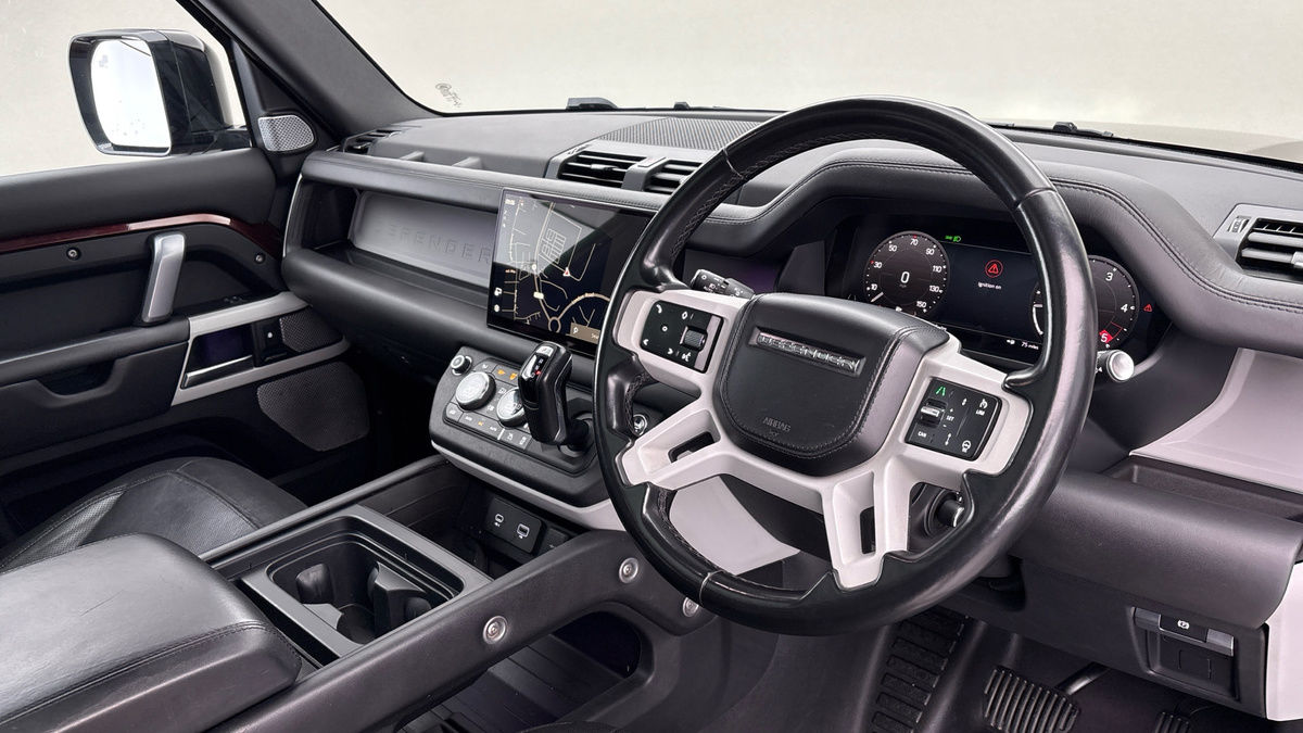 Land Rover Defender 130 Image 5