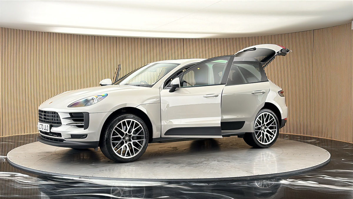 More views of Porsche Macan